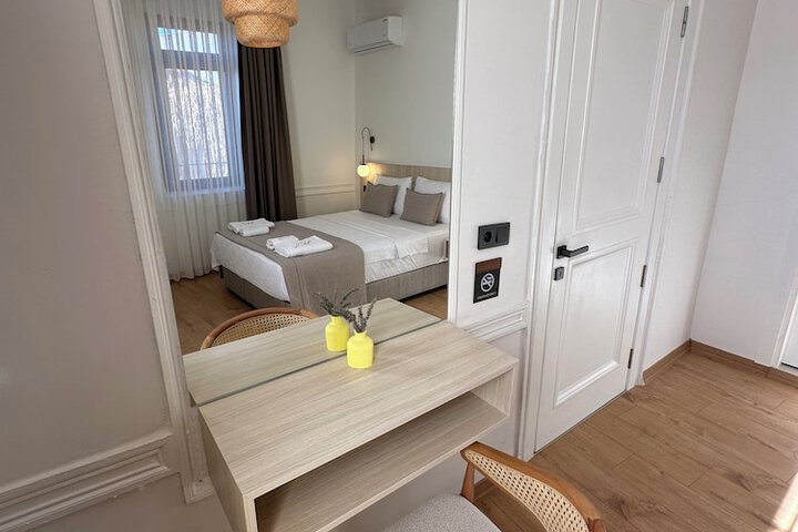 Room 21 of 42