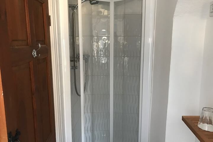 Room 16 of 27