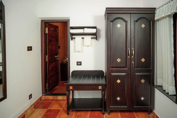 Room 12 of 46