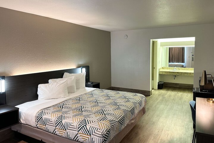King Room Disability Accessible (5 of 27)