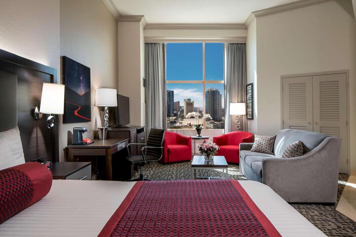 Classic Grand Suite (1 of 13)