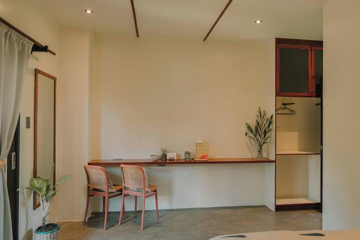 Room 9 of 16