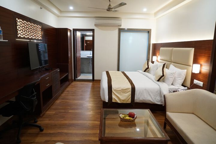 Room 8 of 38