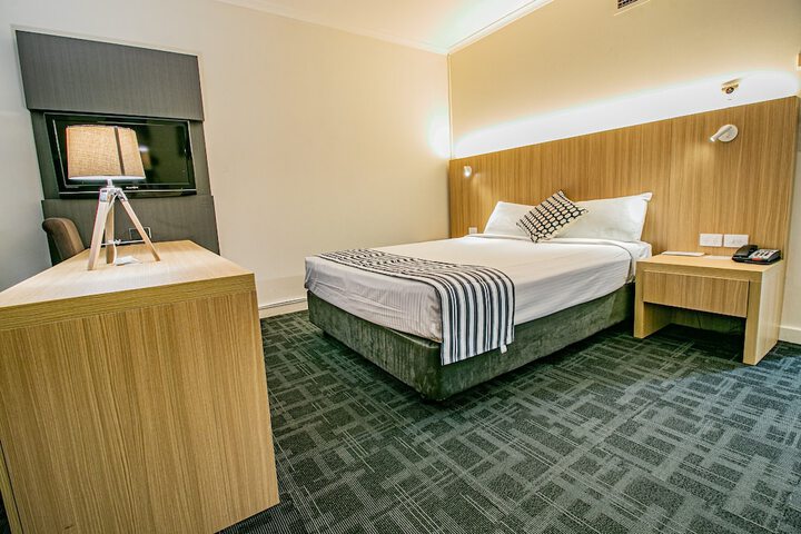 Room 18 of 127