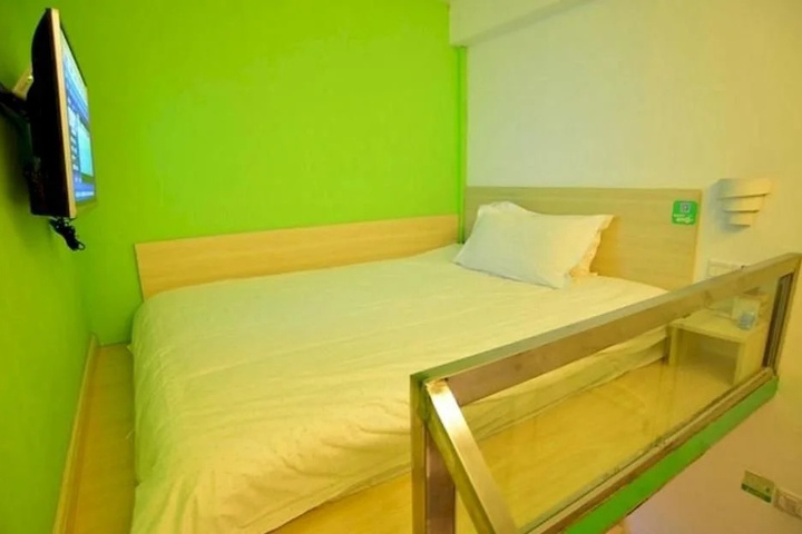 Room 14 of 19