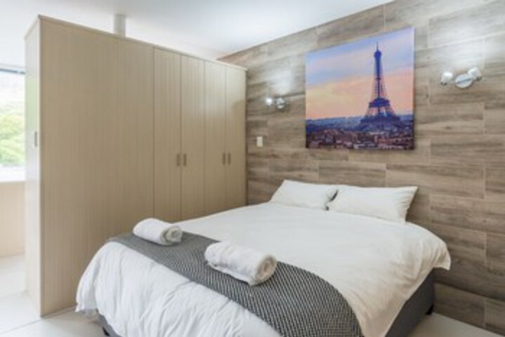 Room 7 of 14
