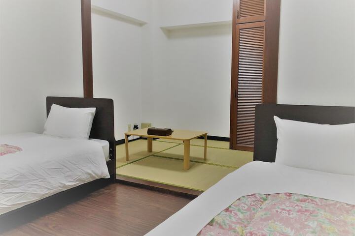 Room 10 of 80