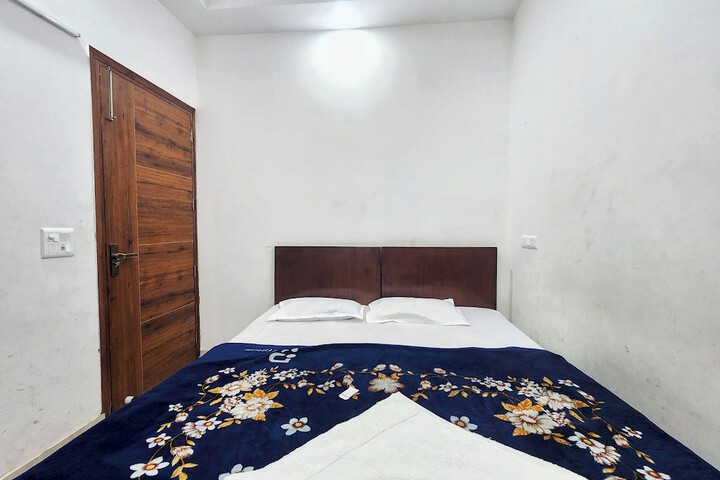 Room 17 of 28