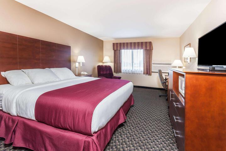 1 King Bed Business Room (4 of 6)