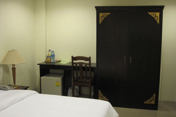 Room 11 of 37