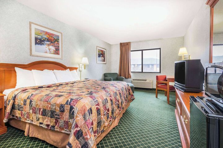 Standard | King Bed (14 of 15)