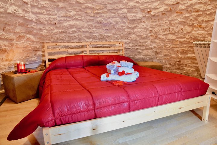 Room 2 of 122