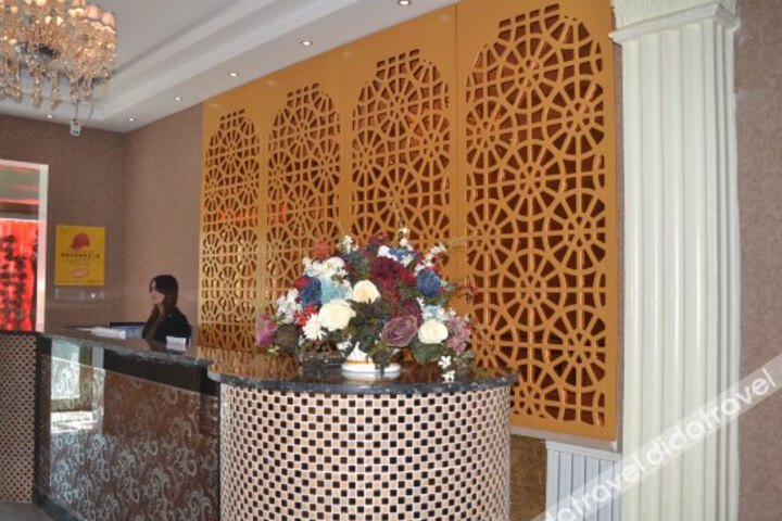 Yining Huarui Business Hotel