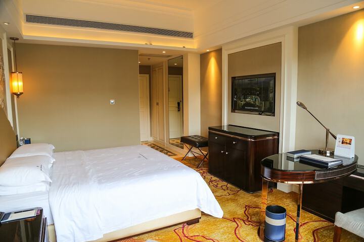 Room 17 of 101