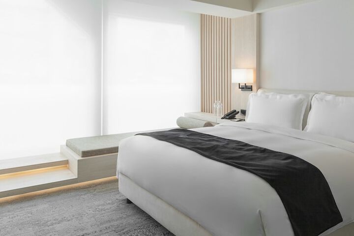 Room 8 of 28