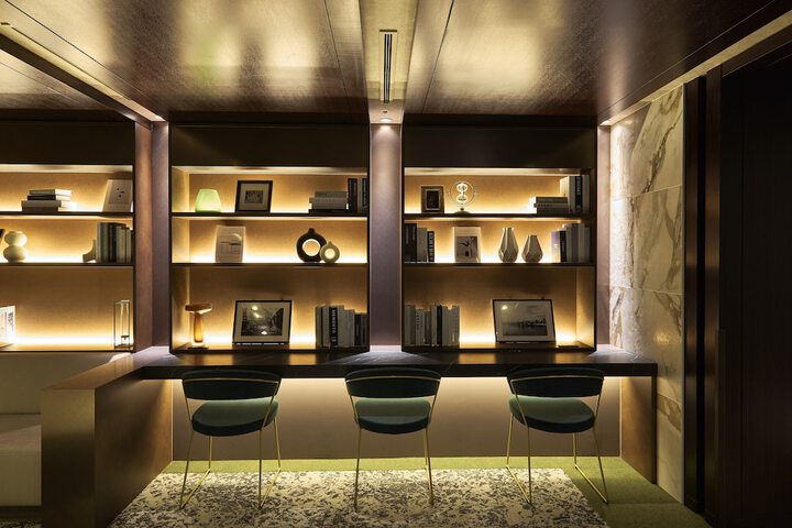 Lounge 58 of 64