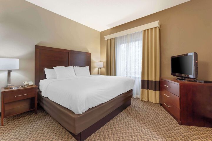 Efficiency Suite King Bed (1 of 9)