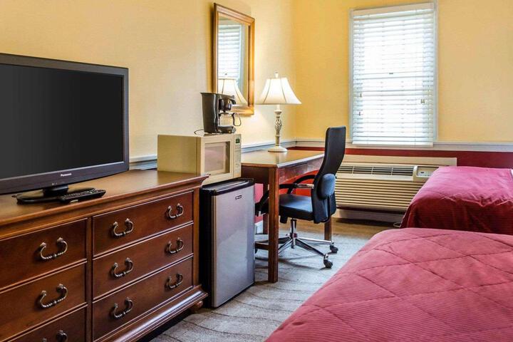 2 Queen Beds (8 of 8)