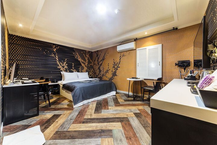 Room 15 of 57