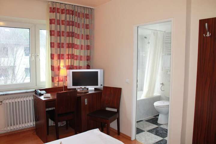 Room 17 of 25