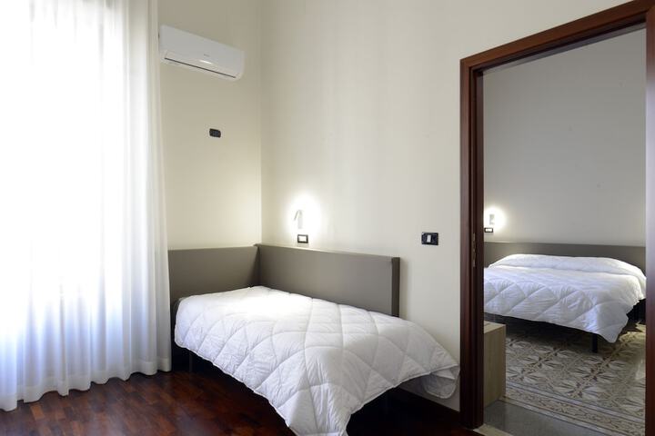 Room 6 of 8