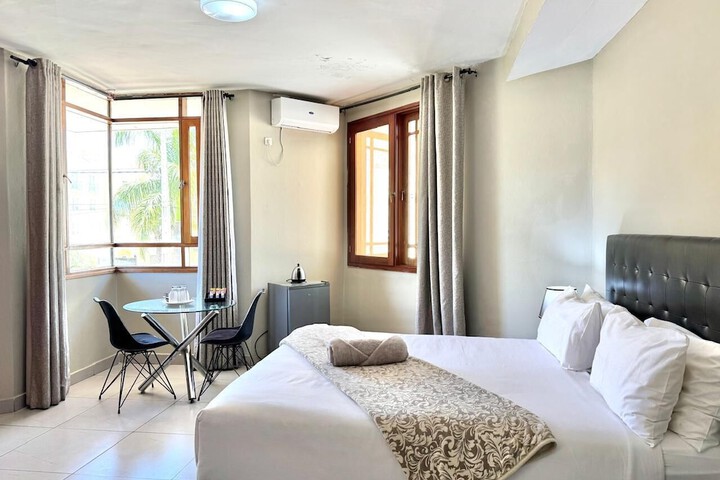 Room 6 of 16