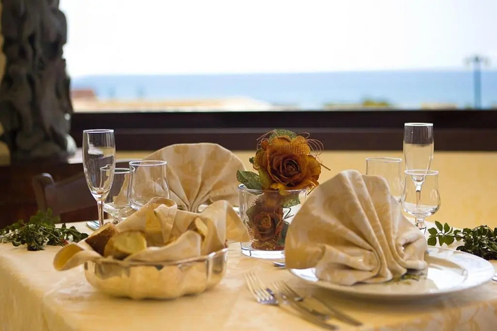 Dining 6 of 10