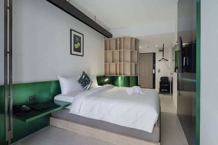 Room 4 of 63