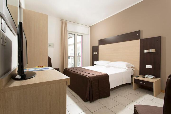 Room 10 of 45