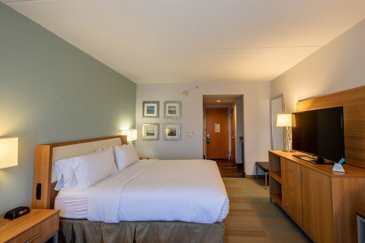 Room 13 of 94