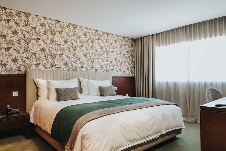Room 10 of 83