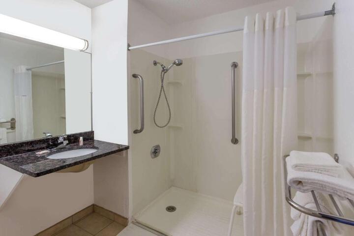 1 Queen Bed Mobility Accessible (15 of 15)