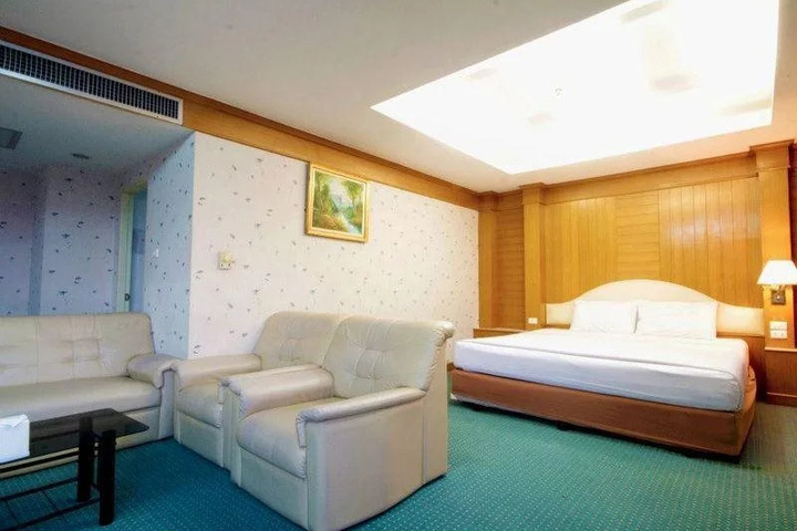 Room 4 of 14