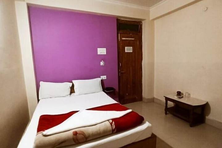 Room 2 of 8