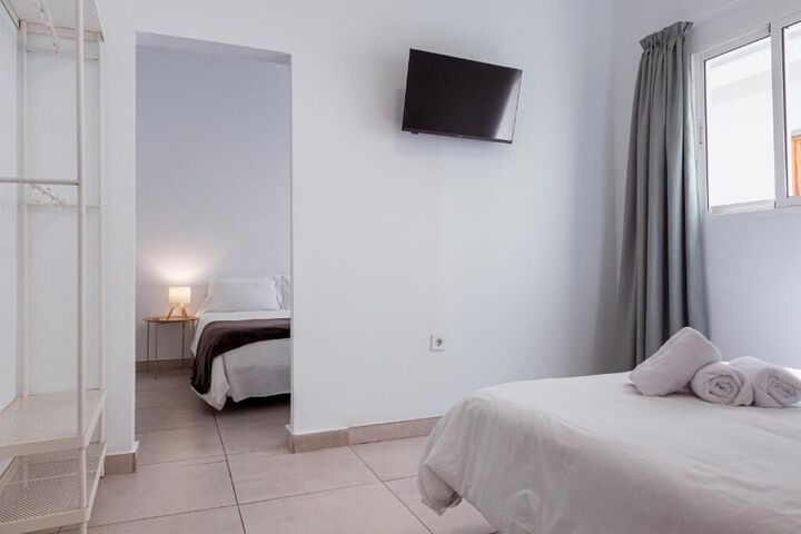 Room 7 of 32