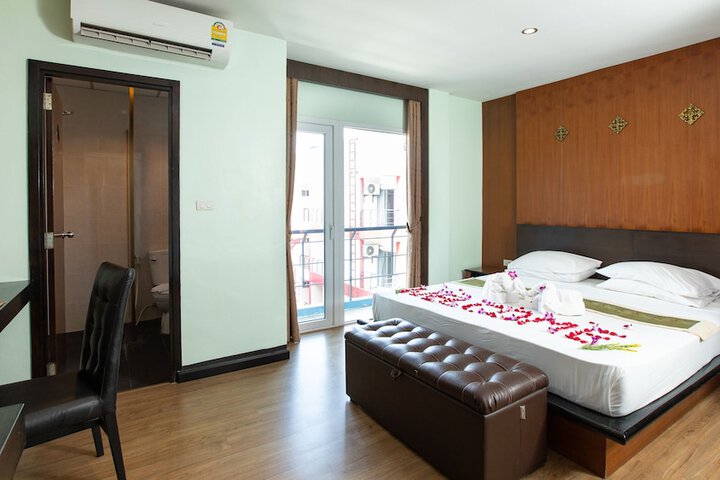 Room 16 of 80