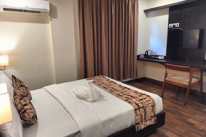 Room 4 of 11