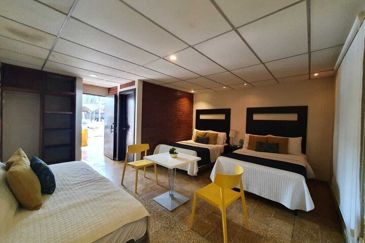 Room 4 of 48