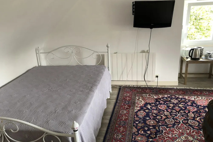 Room 2 of 16