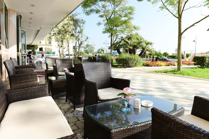 Terrace/Patio 38 of 40