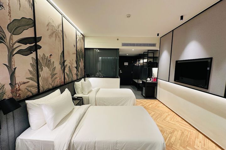 Room 15 of 61