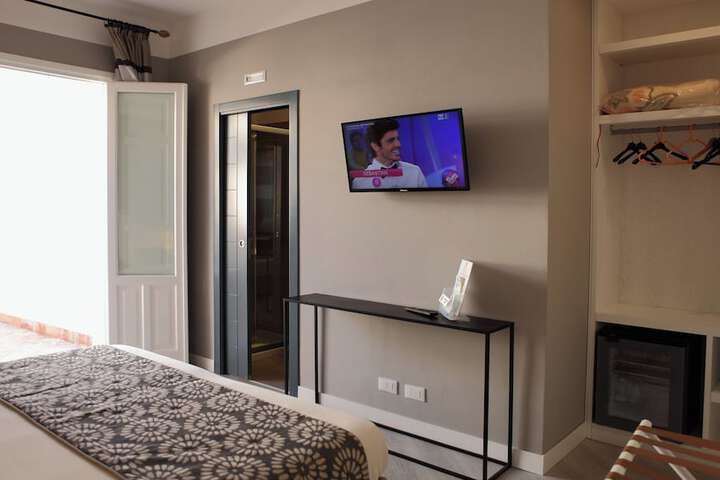 Room 36 of 210