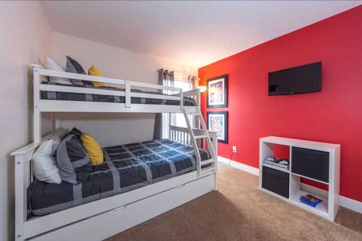 Room 2 of 34