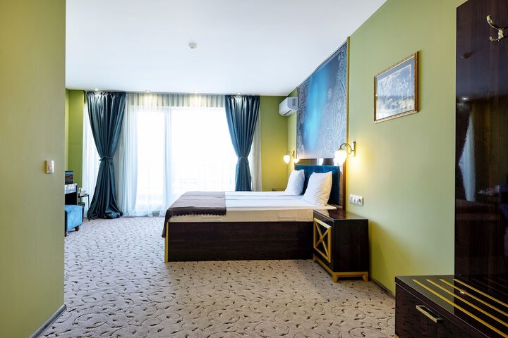Room 7 of 19