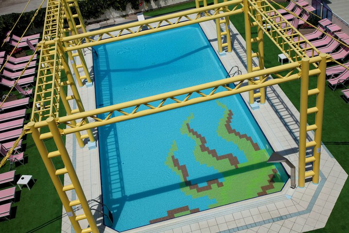 Pool 30 of 44
