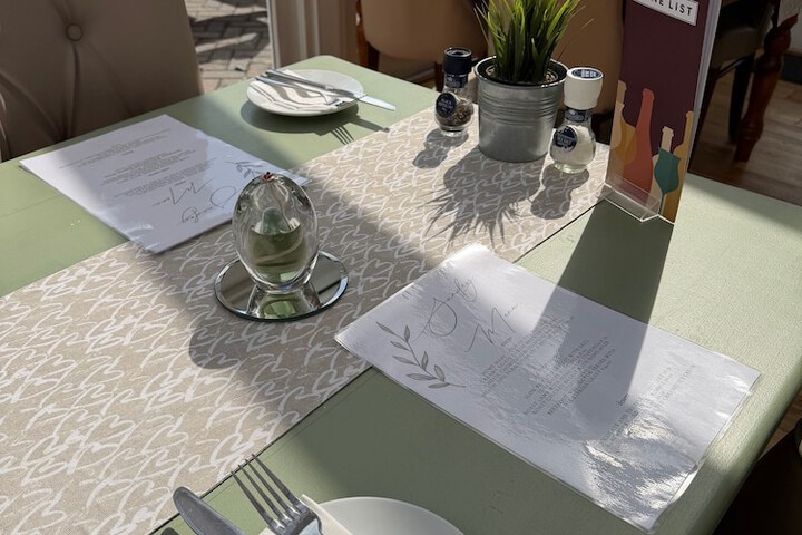 Dining 33 of 52