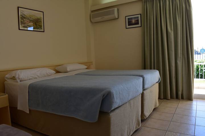 Room 12 of 79