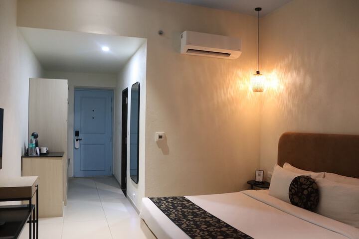 Room 34 of 142