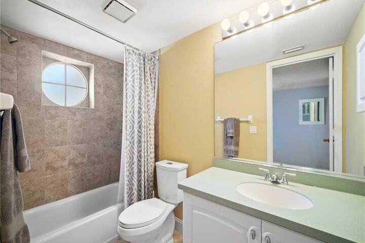 Gulf and Bay Club Bayside 1303 D Condominium in Siesta Key, FL