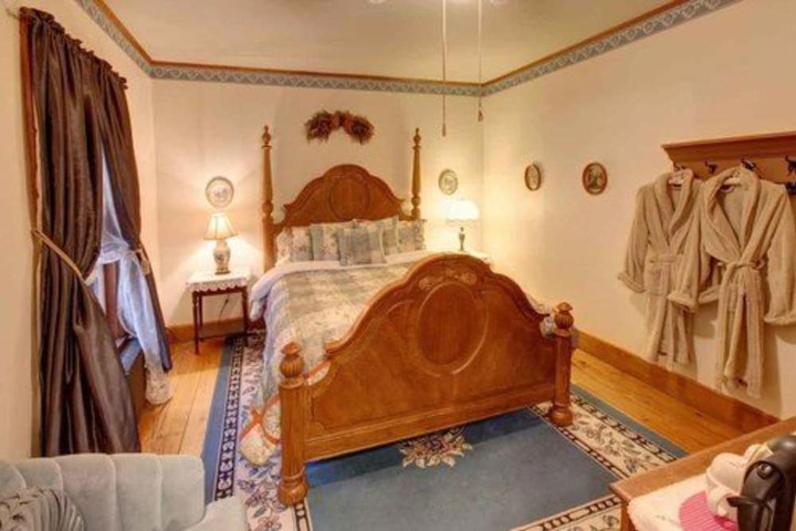 Room 14 of 100